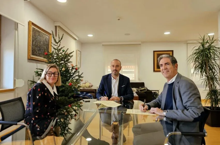  Firma del convenio entre el Ayuntamiento de Torrelavega y la Cámara de Comercio