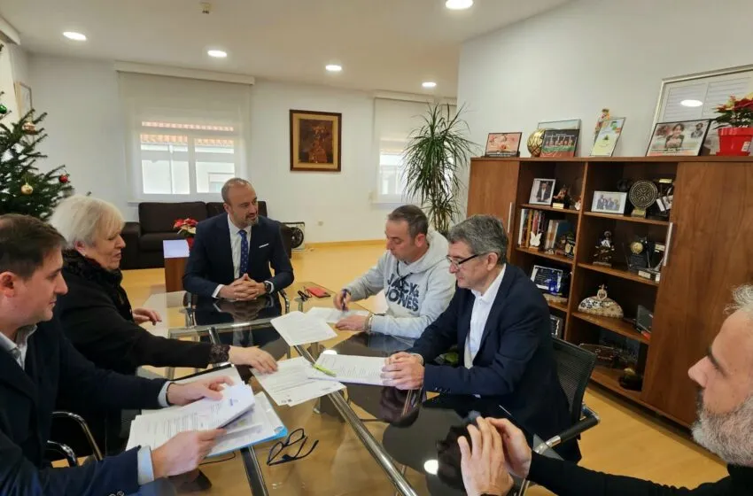  Aguas Torrelavega firma el convenio colectivo de la Sección de Recogida de Residuos Urbanos