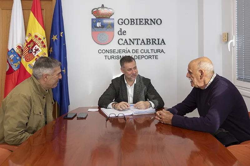  El Gobierno de Cantabria estudiará costear la cubierta de la pista de pádel de Rada