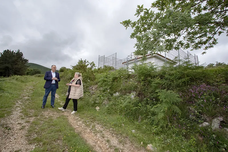  Gobierno y Ayuntamiento de Los Tojos firman el convenio de cesión de varias depuradoras