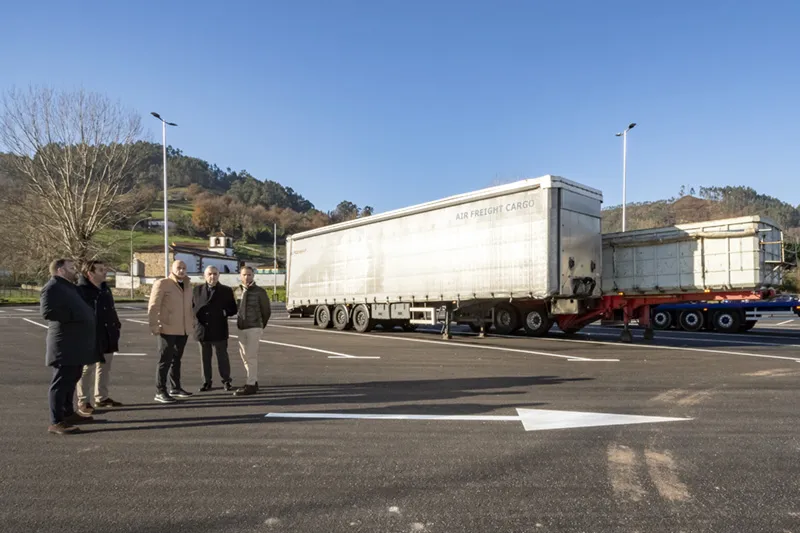 Noticias de Cantabria | El Cántabro | Fomento invierte 400.000 euros en la construcción de la primera zona de estacionamiento para camiones de 7.500 metros cuadrados en Los Corrales de Buelna