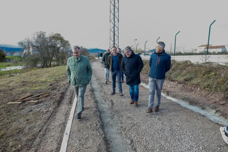  Media visita los trabajos de la segunda fase del carril bici que unirá Reinosa con Matamorosa