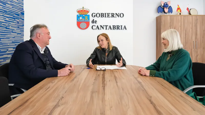  Urrutia analiza con la presidenta del Consejo Económico y Social de Cantabria las principales necesidades de la entidad