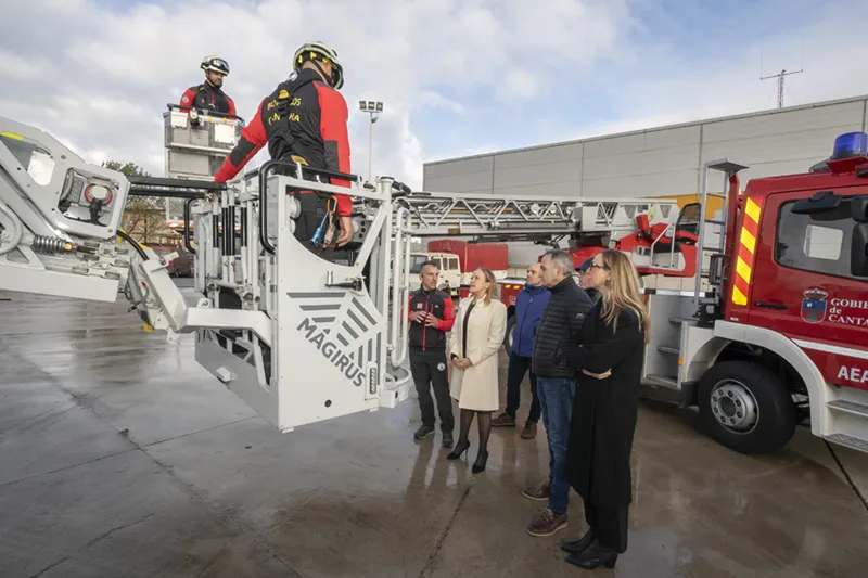  El Gobierno de Cantabria dota a su cuerpo de bomberos de dos nuevas autoescalas