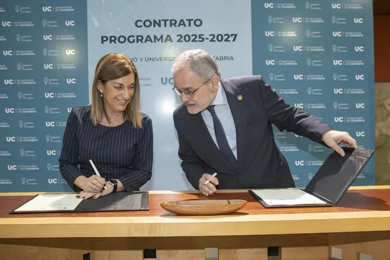  Buruaga y Pazos firman el primer contrato programa plurianual de la historia de la UC, dotado con más de 300 millones de euros hasta 2027