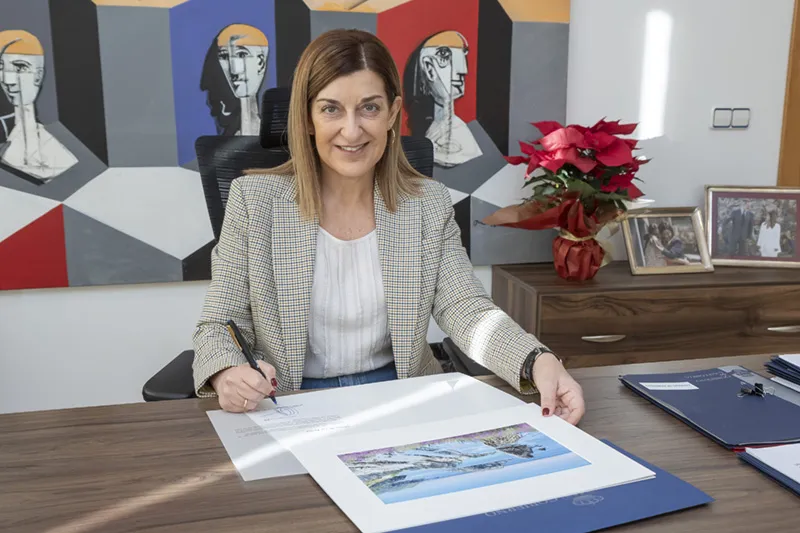  Buruaga felicita la Navidad con una ilustración de Costa Quebrada para apoyar su declaración como Geoparque de la UNESCO