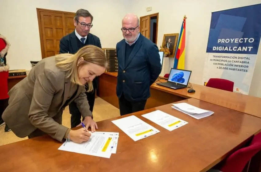  Urrutia entrega en Santa María de Cayón ocho  puestos de trabajo inteligentes que el Gobierno está habilitando en los ayuntamientos
