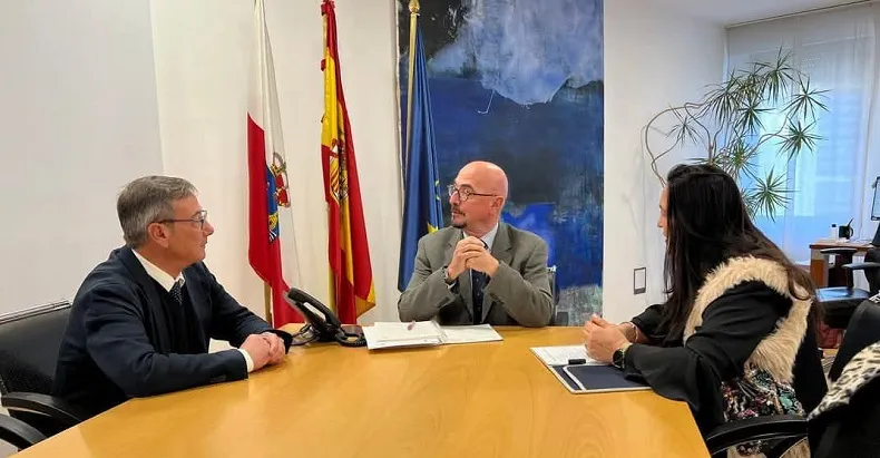  El alcalde de Santa María de Cayón y la concejala de sanidad estudian mejoras en los servicios de atención primaria del municipio