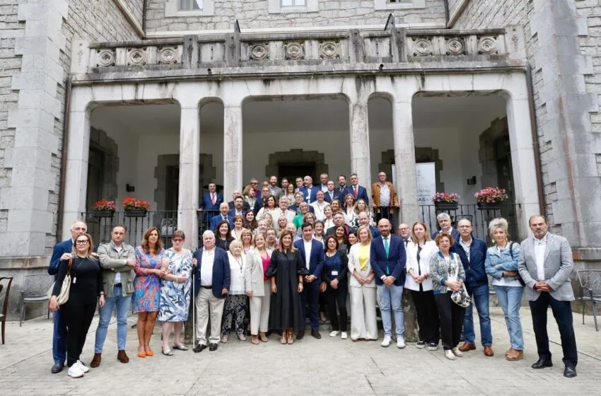 El Gobierno convoca ayudas por 110.000 euros para obras y mejoras de las sedes sociales de las Casas de Cantabria