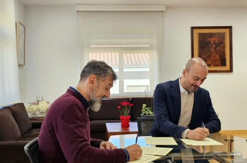 Noticias de Cantabria | El Cántabro | López Estrada firma el convenio de colaboración con la Escuela Municipal de Artes Eduardo López Pisano