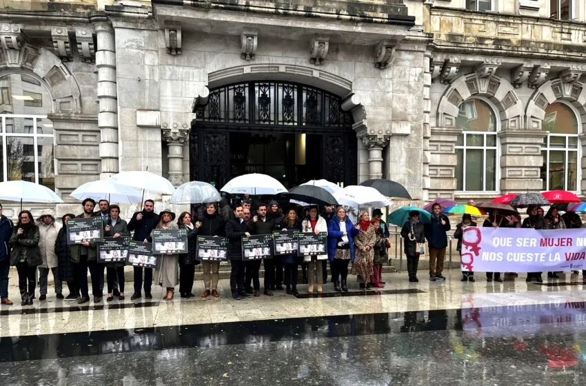  Un minuto de silencio recuerda a las dos últimas mujeres asesinadas por violencia de género
