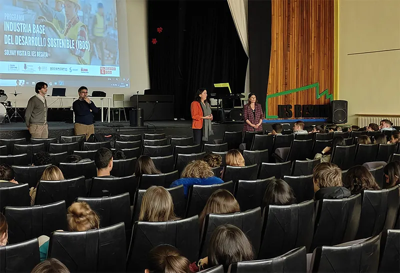  SODERCAN y CEOE acercan a 700 alumnos de Secundaria el papel clave de la industria en el desarrollo sostenible