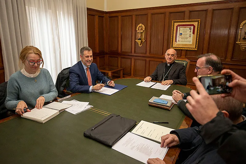  La comisión mixta Iglesia-Gobierno ha estudiado la rehabilitación de varias iglesias así como la potenciación del Plan de Visitas a Monumentos Religiosos