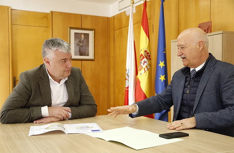  Economía y el Ayuntamiento de Campoo de Suso colaborarán en la captación de fondos europeos para la construcción de un aparcamiento disuasorio en Espinilla