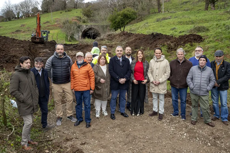  Media visita las obras del carril bici Villaescusa-Penagos, que permitirá conectar de forma ininterrumpida Astillero con Ontaneda