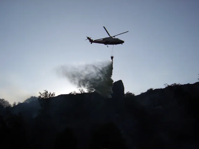 El Gobierno activa el nivel 2 del operativo de incendios forestales en las comarcas del Nansa, Cabuérniga, Besaya, Pas, Pisueña y Asón