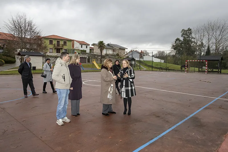  La Consejería de Presidencia acondiciona una pista deportiva en Polanco