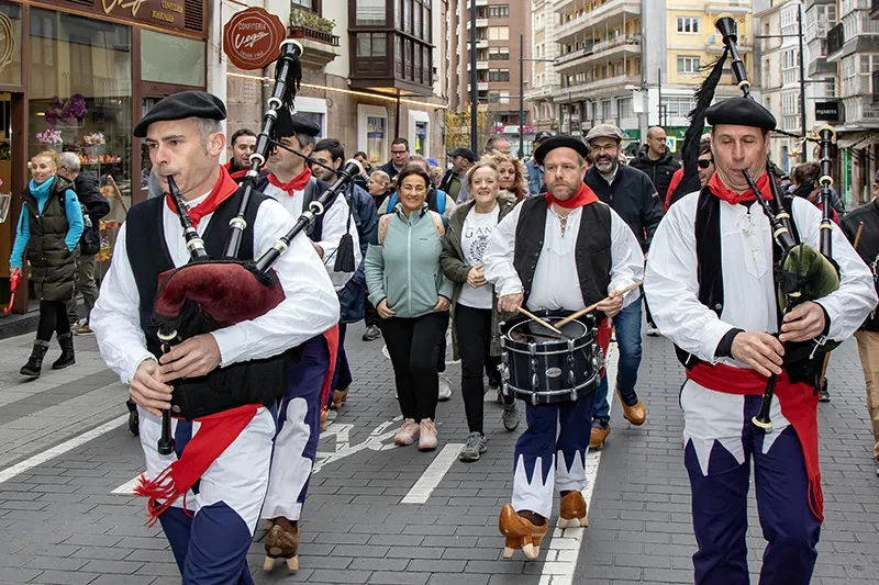  El Gobierno de Cantabria apoya la tradicional subida en albarcas por San Blas