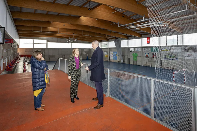  El pabellón polideportivo de Rivero, en San Felices de Buelna, estrena mejoras en sus instalaciones