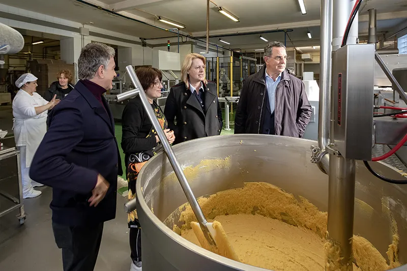 Noticias de Cantabria | El Cántabro | Susinos destaca la "excelencia" de los productos agroalimentarios bajo el sello IGP en su visita a Casa El Macho