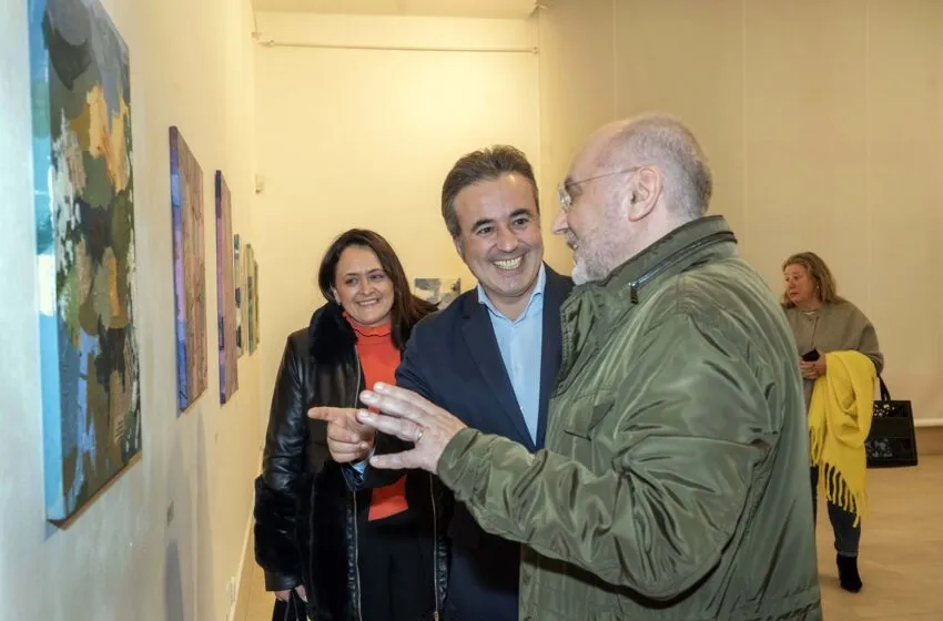 Noticias de Cantabria | El Cántabro | El Centro Cultural La Vidriera inaugura la exposición ‘Migraciones’, que reúne más de 60 obras de Javier Ordóñez