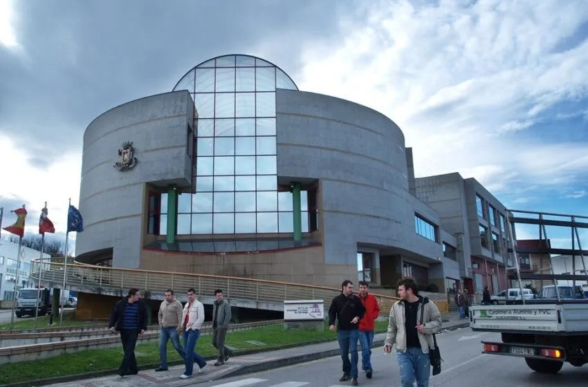  El Ayuntamiento presenta una oferta de seis cursos sobre industria y tecnología dirigidos a las empresas de Camargo