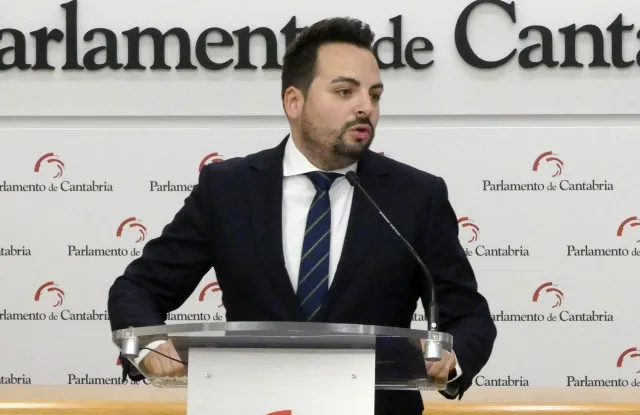  El PP recrimina a Pedro Sánchez la falta de financiación a las universidades y pide en el Parlamento que se garantice