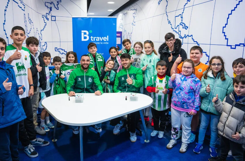  Más de 300 aficionados acudieron a la firma de autógrafos de los futbolistas Víctor Meseguer y Rober González