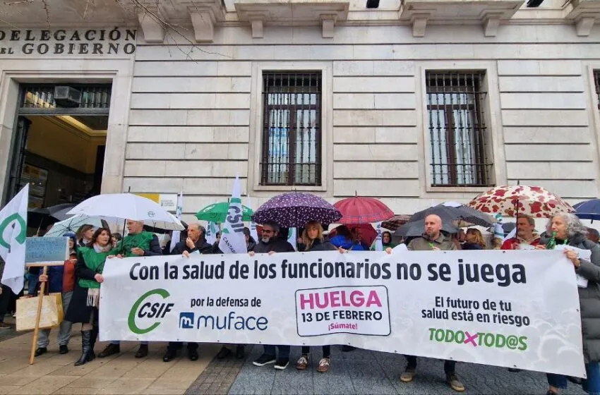 Los empleados públicos de Cantabria vuelven a la calle por Muface