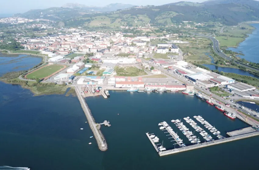  Colindres saca a licitación un nuevo contrato de limpieza viaria y recogida de residuos que incluye el servicio en domingos y aumenta frecuencias y personal.