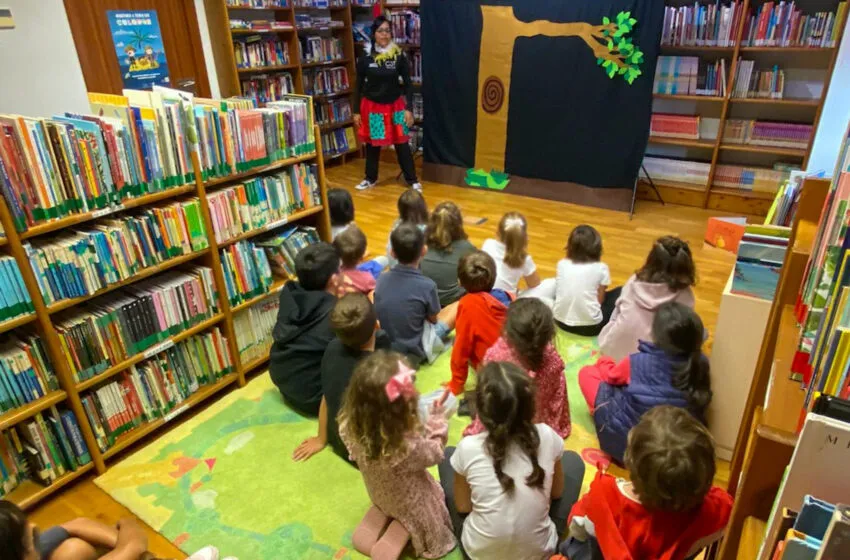  La Biblioteca Municipal Jesús Vallina de Comillas premiada en la  XXIV Campaña de Animación a la Lectura María Moliner 2024 recibe su diploma