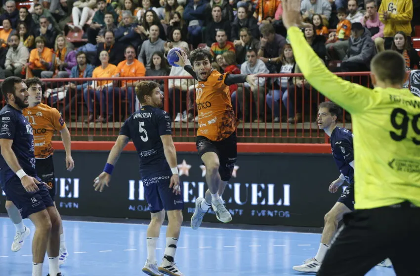  El reto de plantar una bandera naranja en Puente Genil
