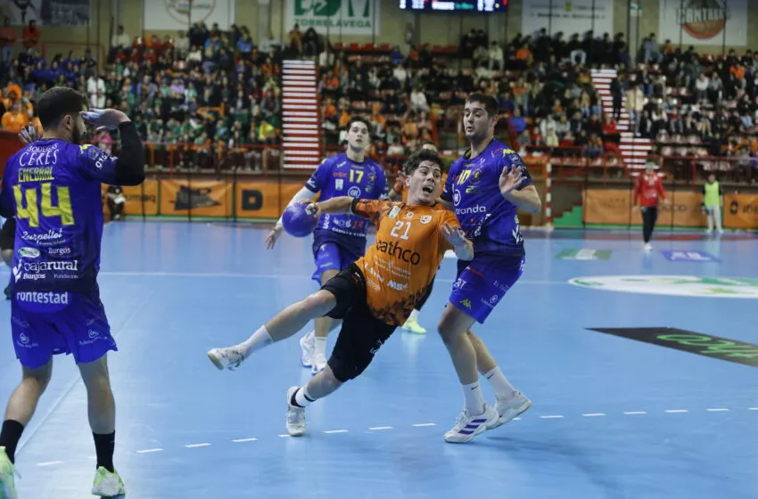 Noticias de Cantabria | El Cántabro | Derrota en el regreso al Vicente Trueba