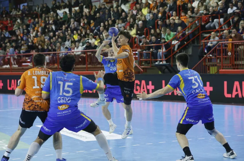 Noticias de Cantabria | El Cántabro | Una nueva puerta para echar abajo