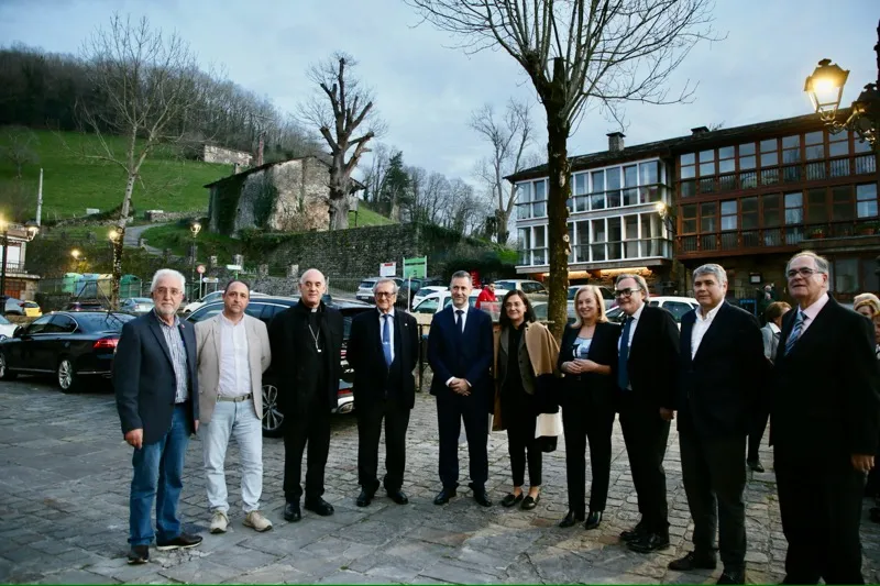  Martínez Abad reconoce la «incansable labor» en defensa de nuestros literatos de la Sociedad Cántabra de Escritores