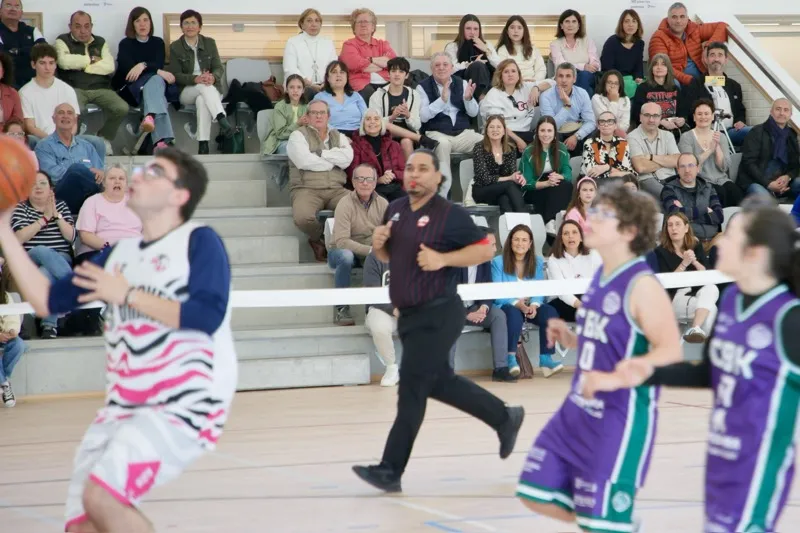  Begoña Gómez presencia el partido de baloncesto inclusivo entre Blendio Pioneers SP Basket y Rotedama Apolinar Cantbasket 04