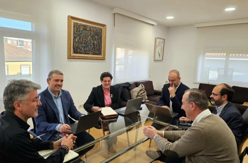 Noticias de Cantabria | El Cántabro | Renfe presentará al Ayuntamiento una propuesta para implantar un nuevo tren semidirecto entre Torrelavega y Santander