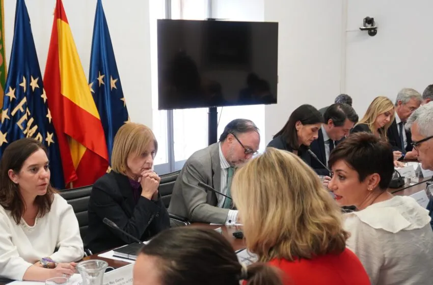 Noticias de Cantabria | El Cántabro | La alcaldesa plantea incentivar el traslado de oficinas a bajos comerciales para liberar viviendas