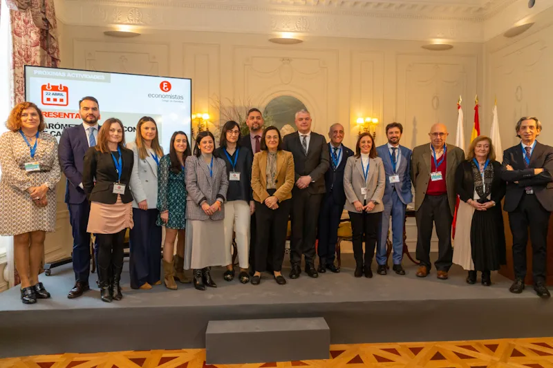  Luis Ángel Agüeros destaca la preparación académica y la experiencia contrastada para el economista del futuro