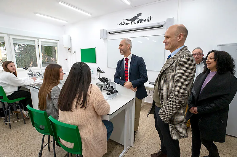  El IES María Telo suma a su proyecto educativo un nuevo laboratorio de Biología y Geología