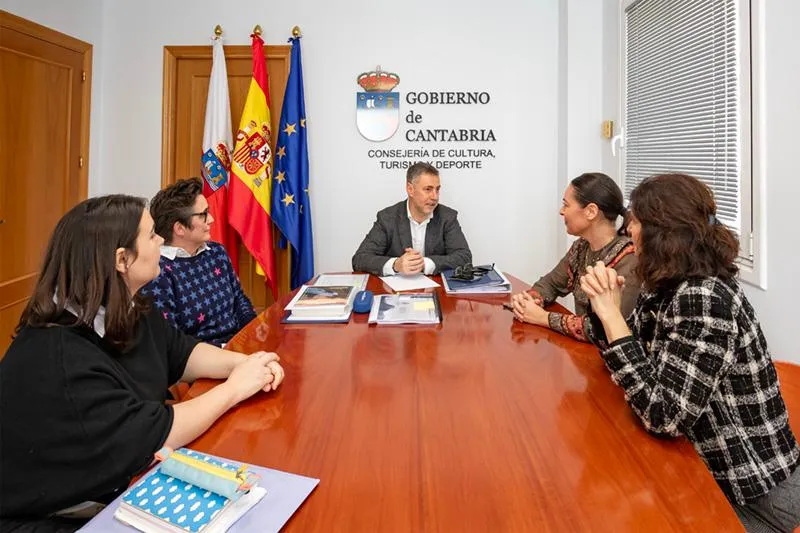  Martínez Abad se reúne con miembros de ACEPAE para abordar la situación del sector cultural