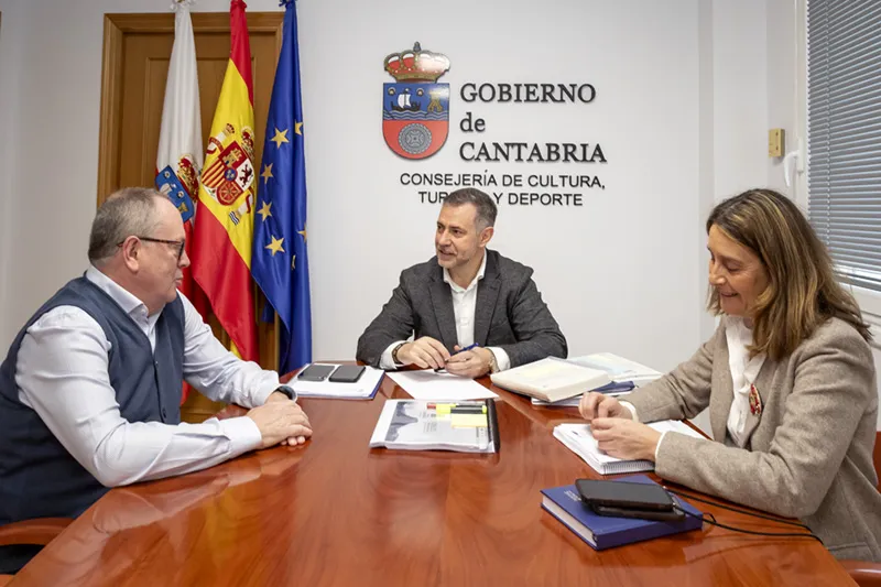  El Gobierno cántabro apoyará el proyecto del campo de regatas en el pantano del Ebro y lo incluirá en los presupuestos de 2026