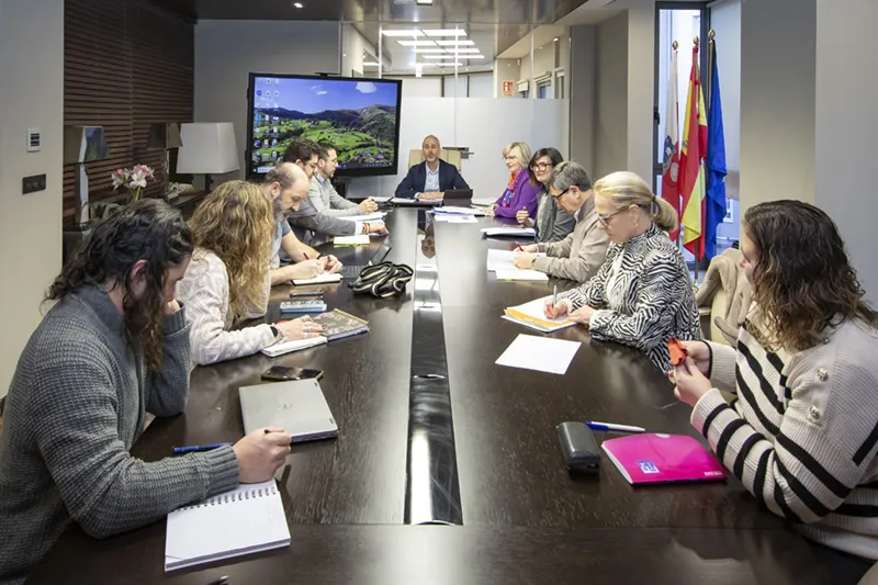  Educación estudia para el próximo curso regular el uso de los móviles en los centros educativos a través de una orden