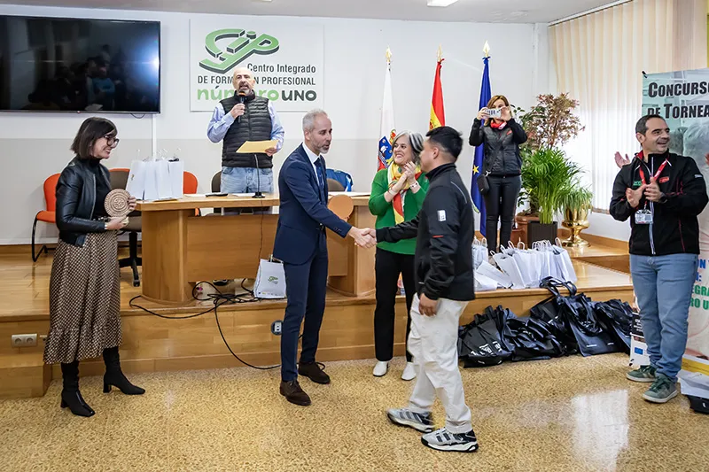  Jefferson Cubas, alumno del IES Miguel Herrero de Torrelavega, se alza con el galardón del III Concurso Nacional de Torneros