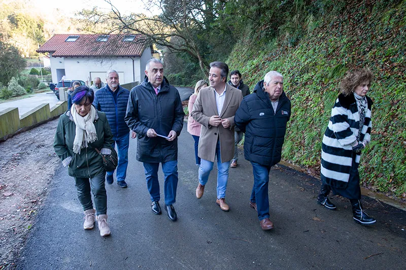  Media inaugura varias actuaciones en Camargo en las que el Ejecutivo cántabro ha invertido 140.000 euros