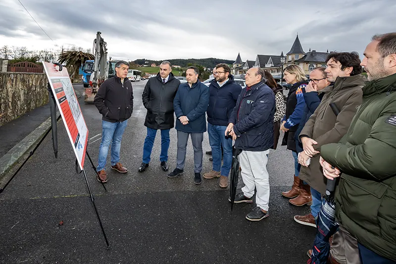  Media asiste al inicio de las obras de la glorieta en la intersección de la N-611 con la CA-233 a la altura de Puente Arce, con la que se aumentará la seguridad de la zona