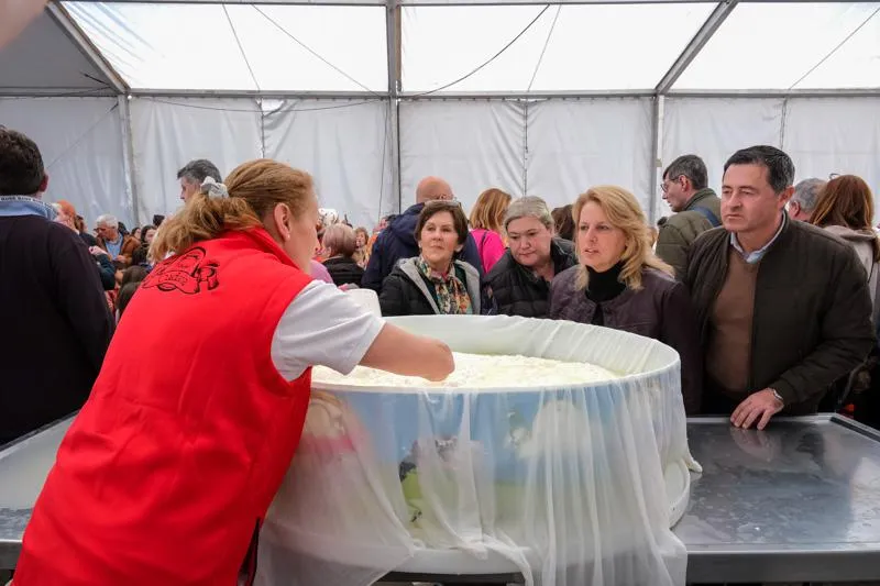  Susinos destaca la profesionalidad del sector ganadero para poner en valor un producto «tan vital y genuino» como la leche de Cantabria