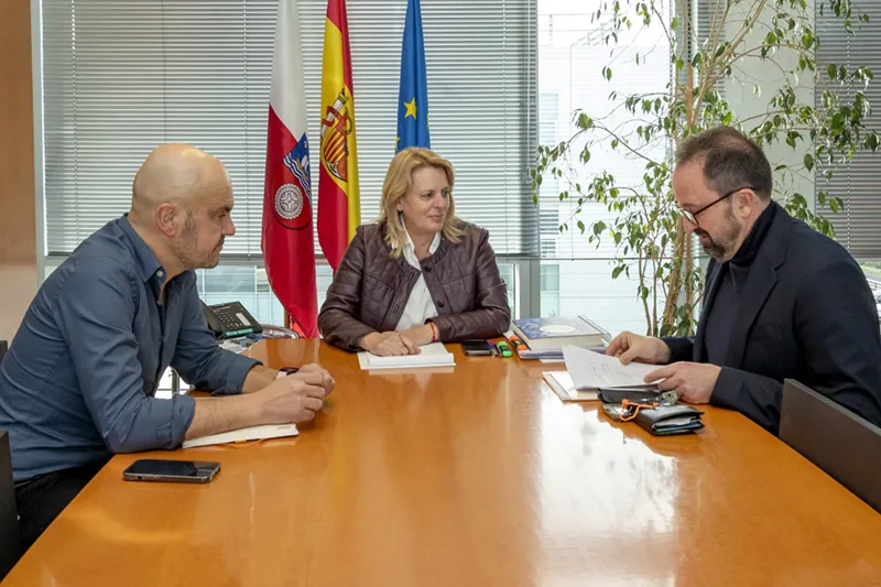  Susinos traslada el apoyo del Gobierno a la Fundación para la Conservación del Quebrantahuesos de cara a mejorar su hábitat