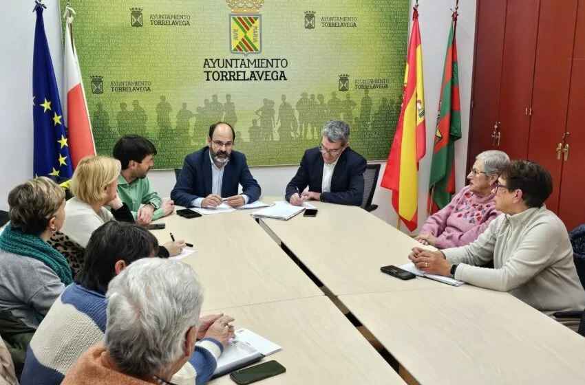  El Ayuntamiento hace partícipe a la Unión Vecinal del contenido y acciones previstas en el proyecto de rehabilitación del Palacio Municipal