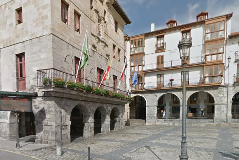 Absueltos los dos alcaldes de Castro Urdiales acusados de prevaricación y malversación al no apreciarse delito